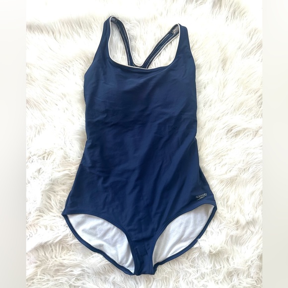 Speedo Women's One Piece Swimsuit, Keyhole Racerback, Moderate Cut Contrast Trim - Picture 4 of 8